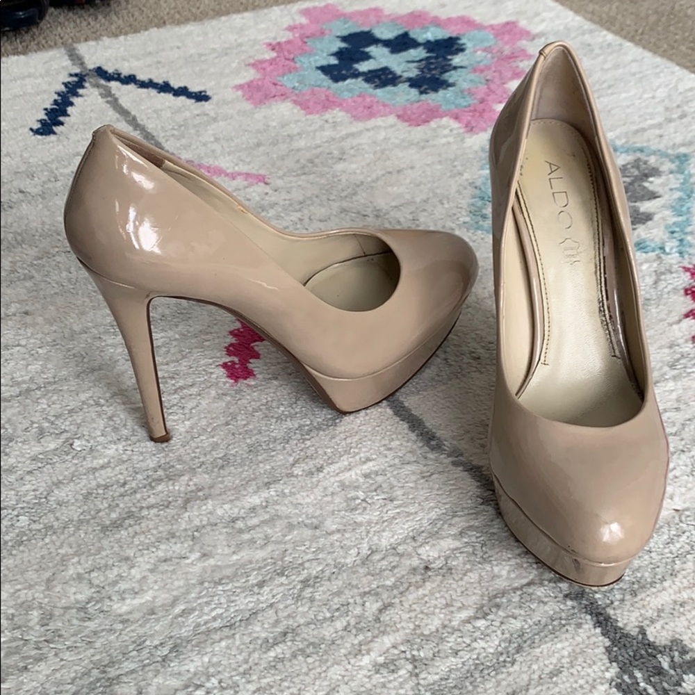 Aldo nude patent leather platform heels